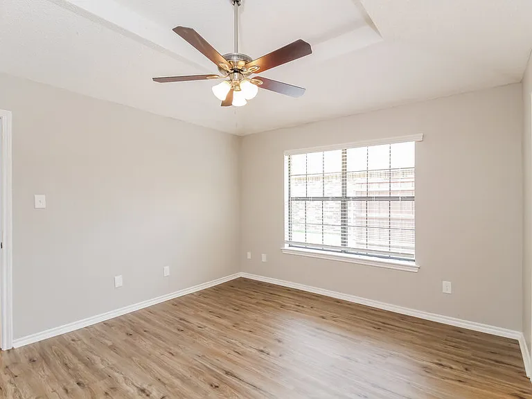 217 Tanglewood St — Photo 12