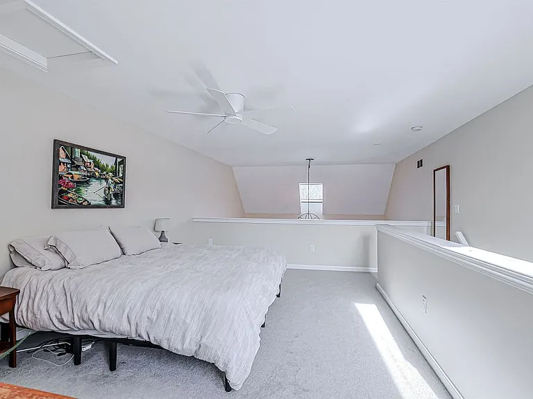 35 Montrose Dr — Photo 14