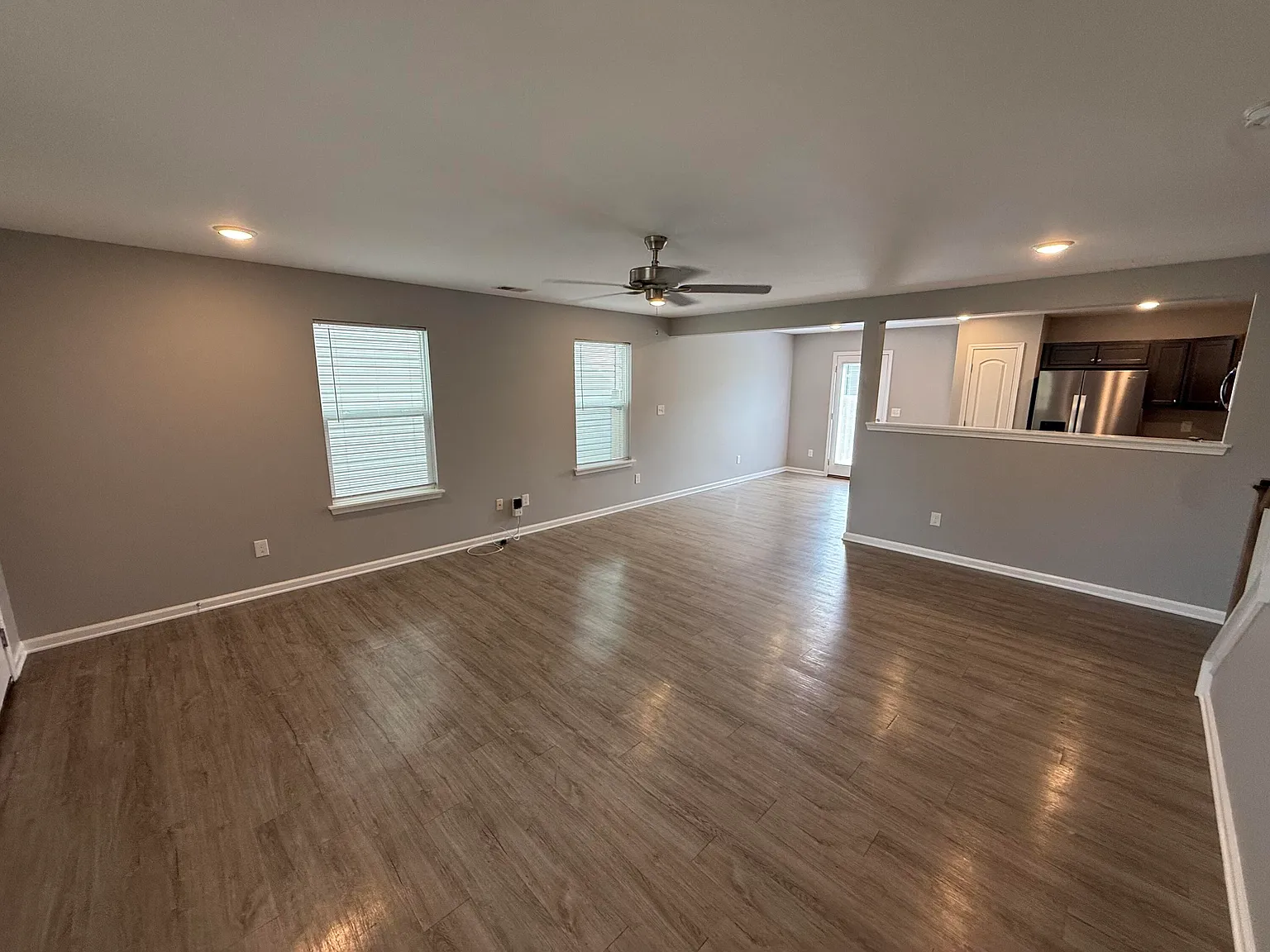 4 bed, 2.5 bath, 2076 sqft, $2,500 — Photo 4