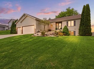 451 Oakwood Dr, Oregon, WI 53575