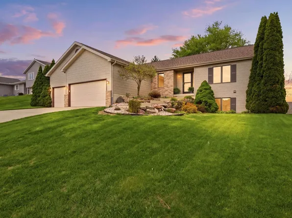 451 Oakwood Dr, Oregon, WI 53575