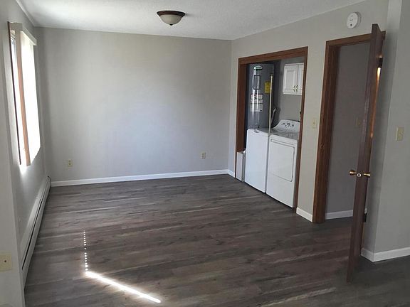There's the almost new washer & dryer at one end of this huge bedroom.