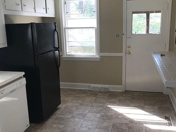 5th image of 563 Lucerne Dr