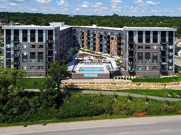 3rd image of 750 Otto Ave