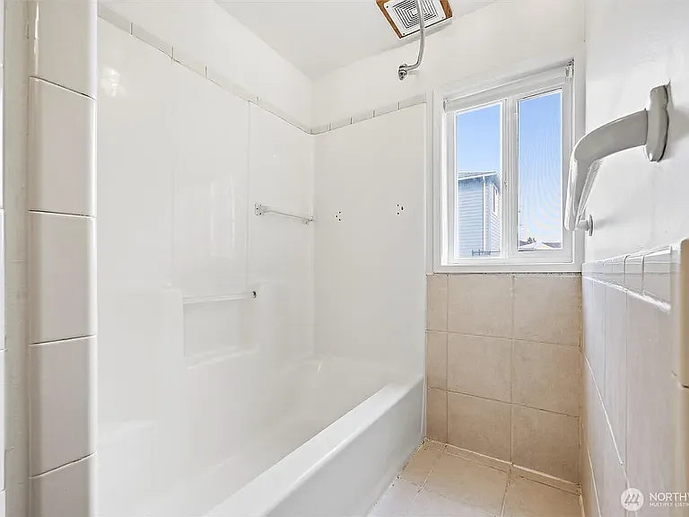 1695 Ruth St — Photo 17