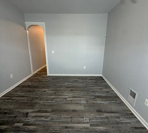 2nd image of 2105 E Federal St