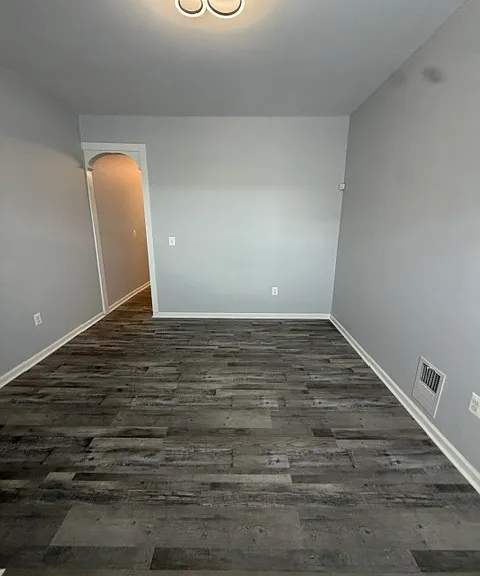 2105 E Federal St — Photo 2
