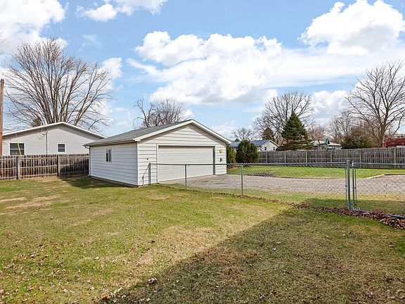 3rd image of 108 S Occidental Rd