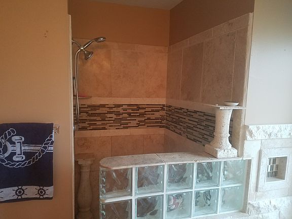 5th image of 467 NW Raymond Ln