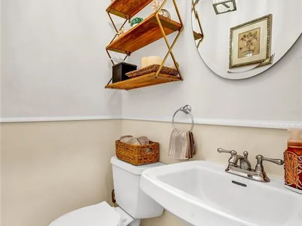 629 Marcy Avenue image 28 of 37