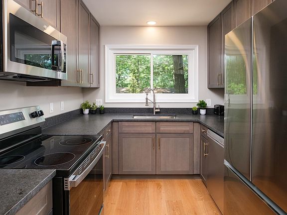 5th image of 3770 Ericksen Cir