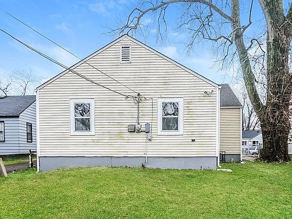 3rd image of 3356 N Chester Ave #1
