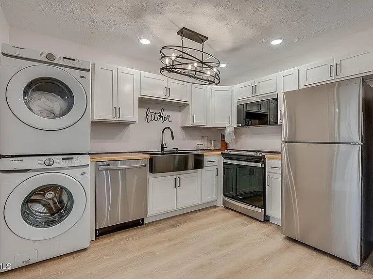 1810 Parkwood Ln #9 — Photo 12