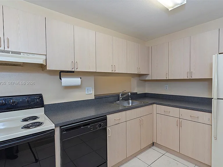 8760 SW 133rd Avenue Rd #301 — Photo 5
