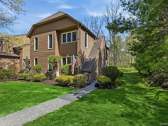 3rd image of 102 Ridgeview Lane