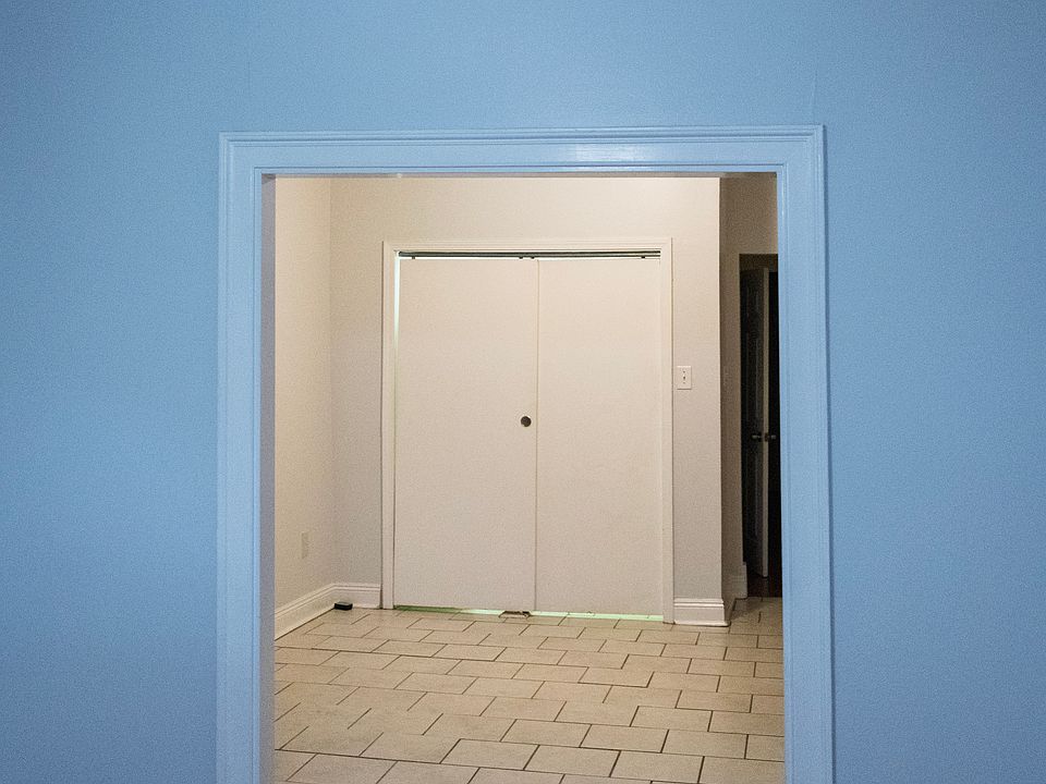 Kitchen to Living Room entryway