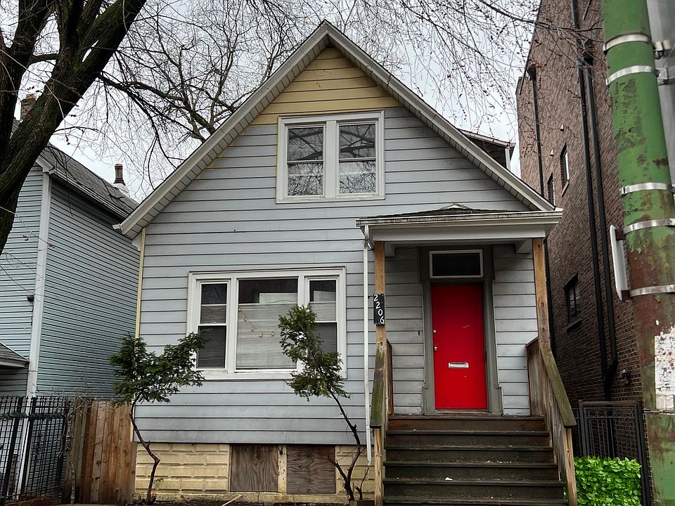 1st image of 2206 N Rockwell St #2