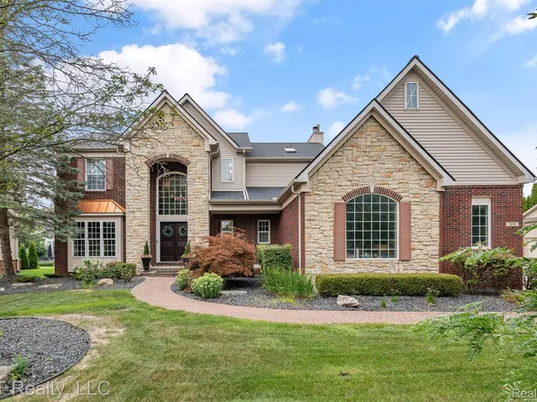 1215 Hackney Ct, South Lyon, MI 48178