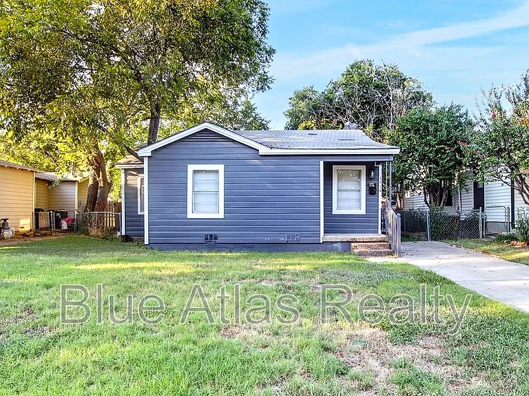 1714 NW Dallas St — Photo 1