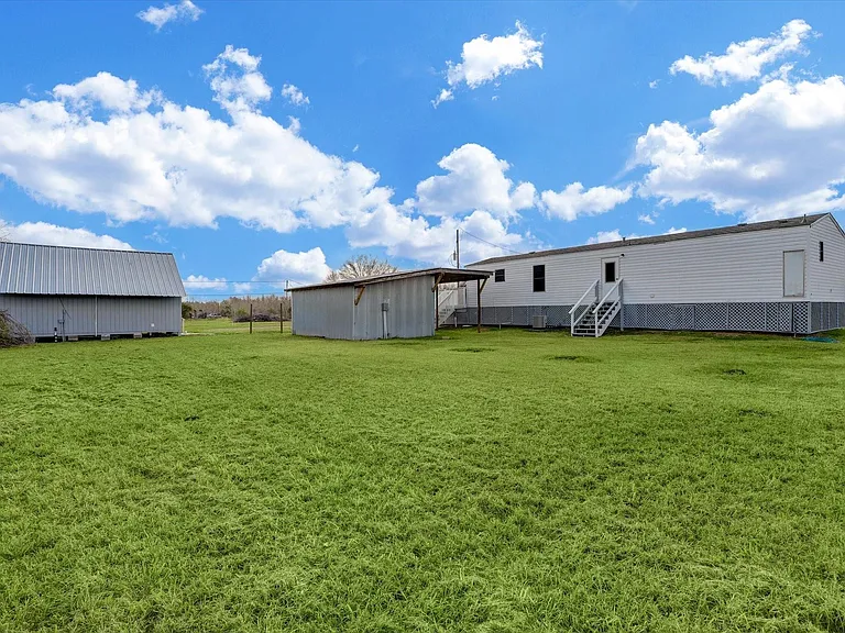 5806 S Highway 35 — Photo 4