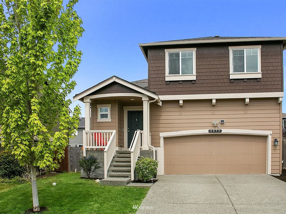 Bright and beautiful 2-story craftsman in desirable Brookfield Farms.