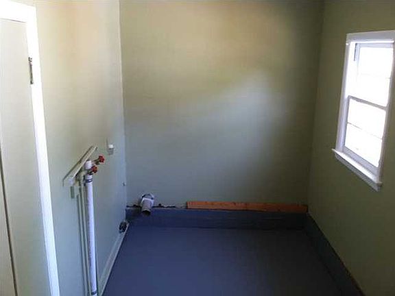 5th image of 308 SE 11th St