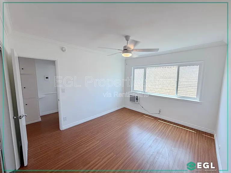 1032 N Gardner St #17 — Photo 8