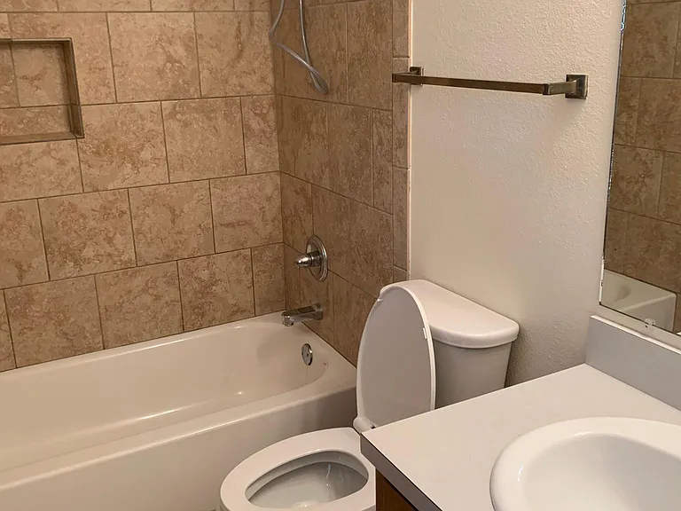 5460 Camille Gardens Cir — Photo 10