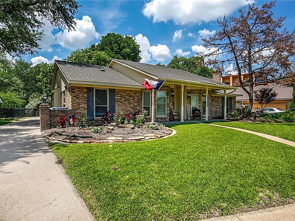 3rd image of 701 Pebblecreek Dr