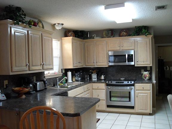 3rd image of 421 Loma Linda St