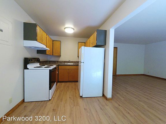 5th image of 3200 NE 140th St APT 3