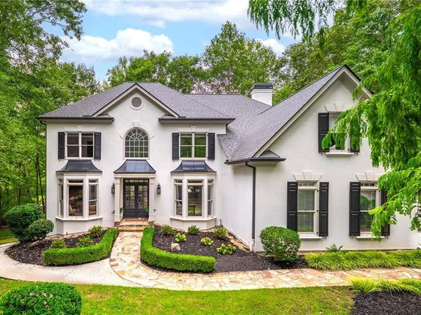 110 Valley Summit Ct, Roswell, GA 30075