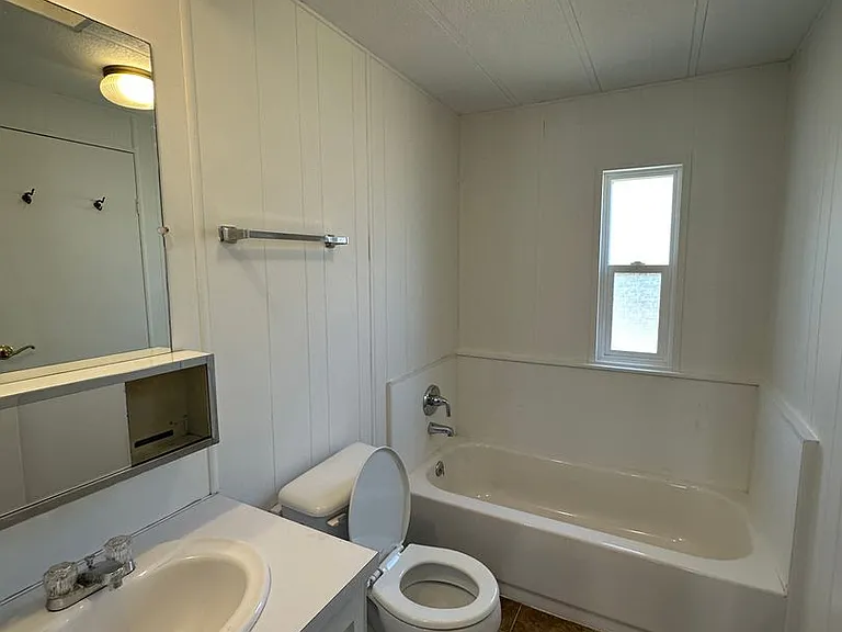 1529 NW Avon Ct — Photo 9