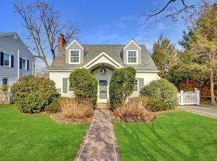 31 Upland Rd, Great Neck, NY 11020