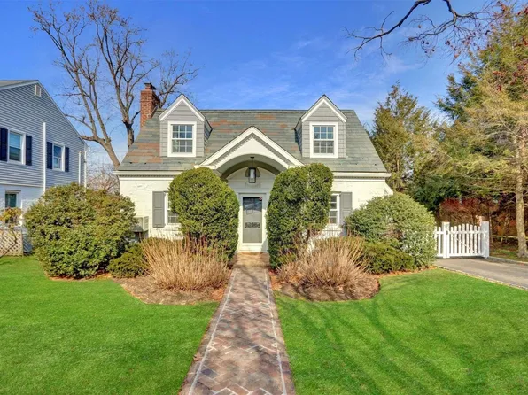 31 Upland Road, Great Neck, NY 11020