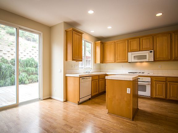 4th image of 3930 Hollyhock Ln
