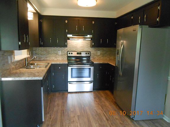 3rd image of 1608 Samuel Dr