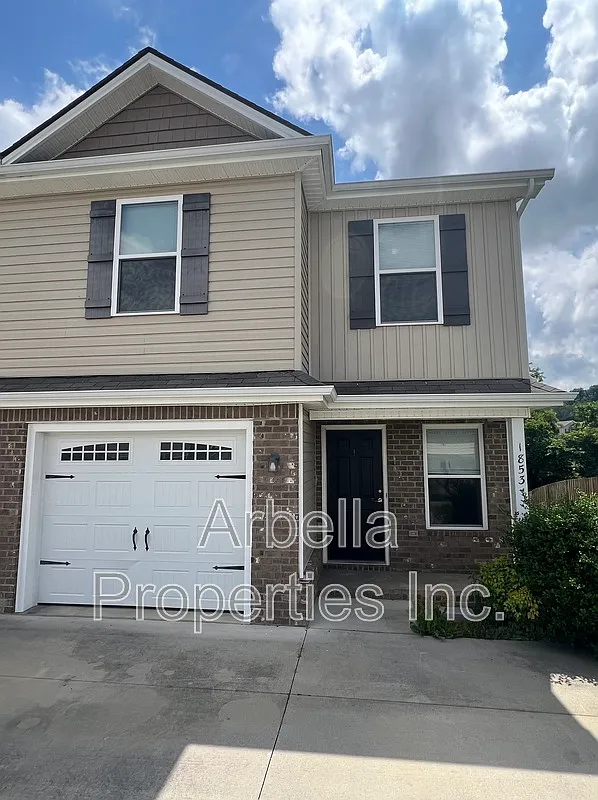 4 bed, 2.5 bath, 1766 sqft, $2,000 — Photo 1