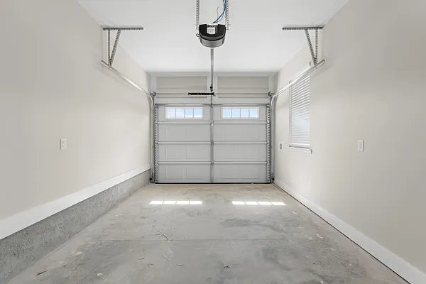 Latitude 32 — Photo 14