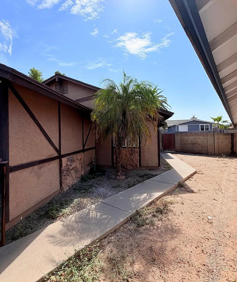 2 bed, 1391 sqft, $1,900 — Photo 3