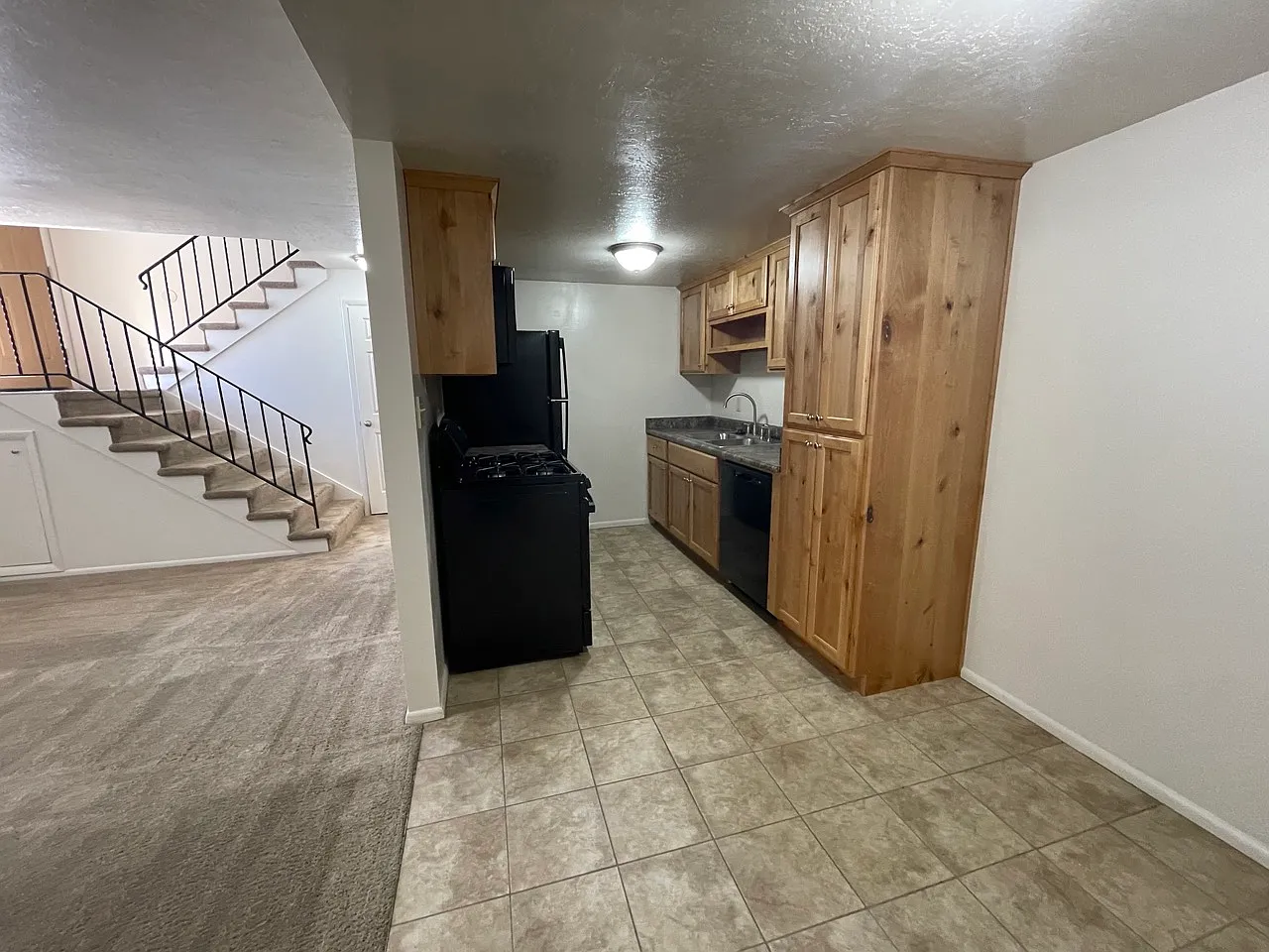 2 bed, 1.5 bath, 1150 sqft, $1,430 — Photo 2