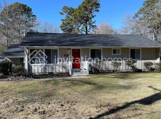 1300 Shannonhouse Dr, Charlotte, NC 28215