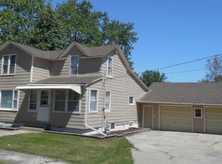 220 NE 2nd St, Galva, IL 61434