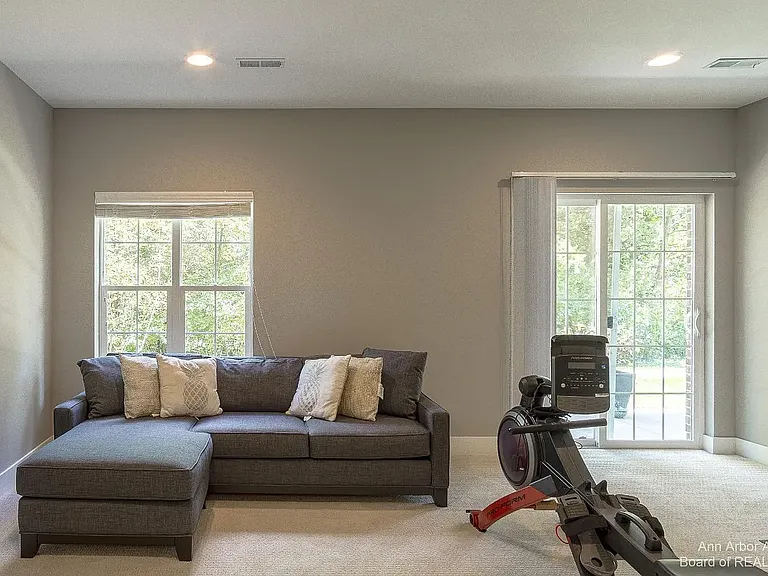 2563 W Towne St — Photo 38