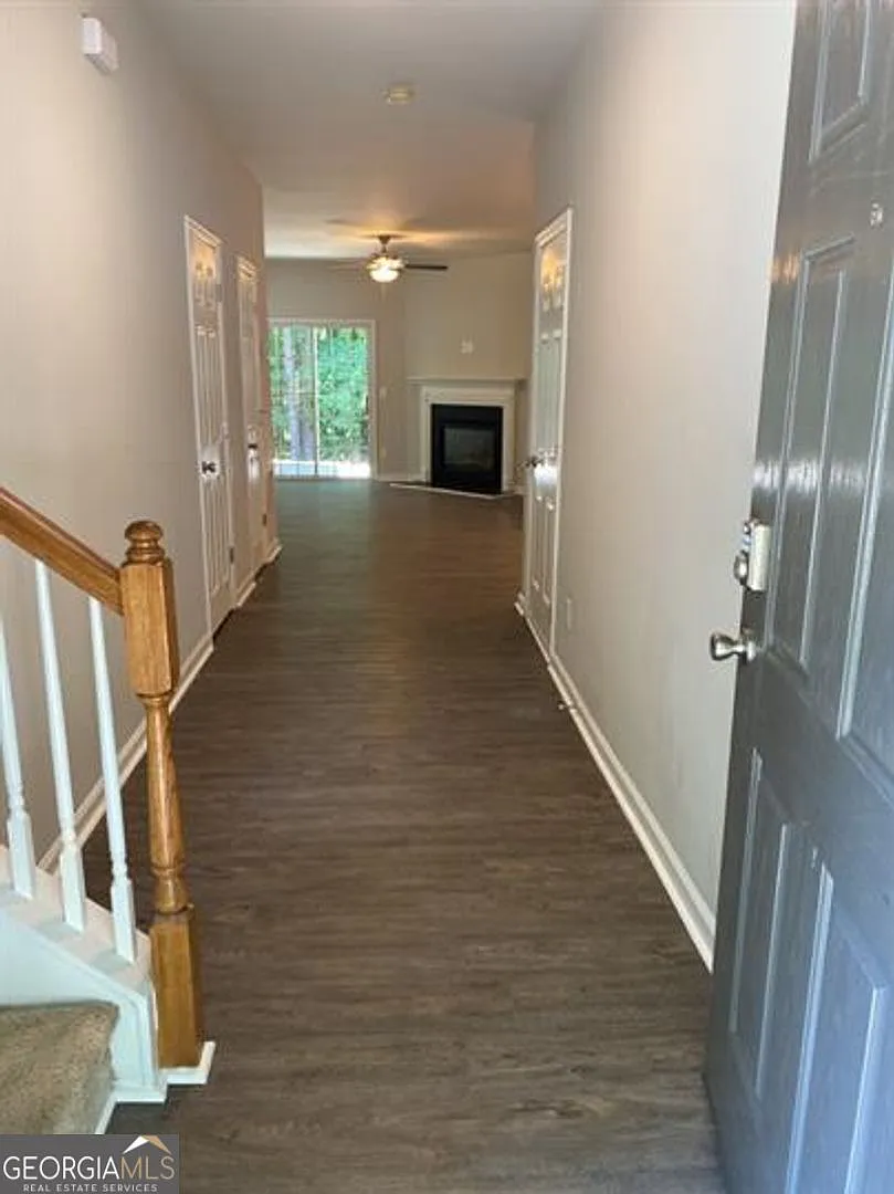3 bed, 2.5 bath, 1604 sqft, $1,895 — Photo 2
