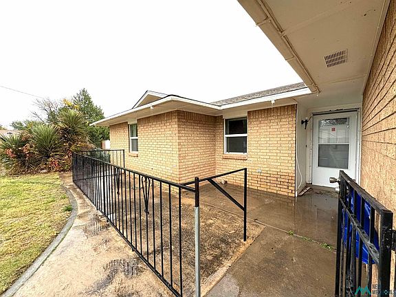 2nd image of 884 Swinging Spear Rd