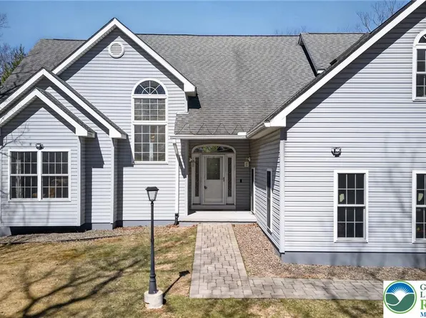 162 Oak Ridge Dr, Milford, PA 18337