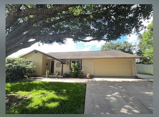 411 Dogwood Cir, Friendswood, TX 77546