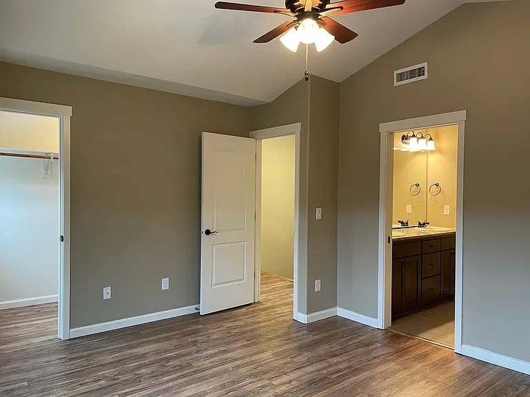 2641 NE 130th Ct — Photo 40