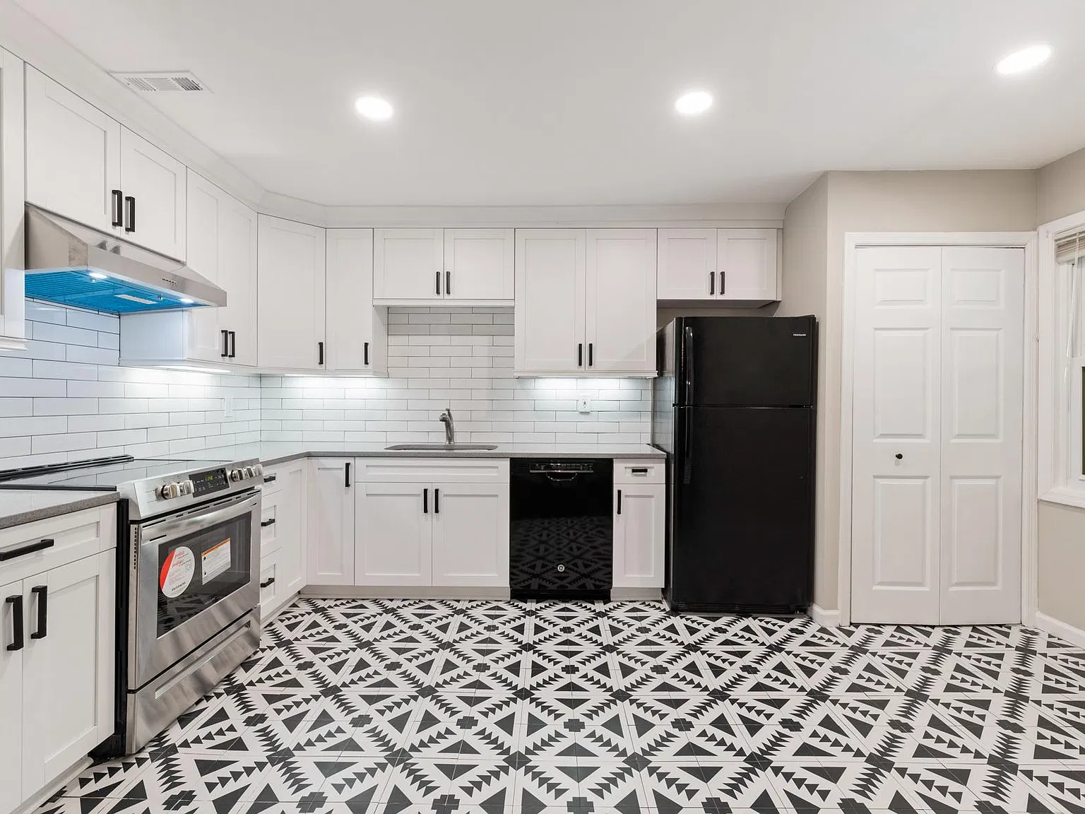 2 bed, 1408 sqft, $1,835 — Photo 2